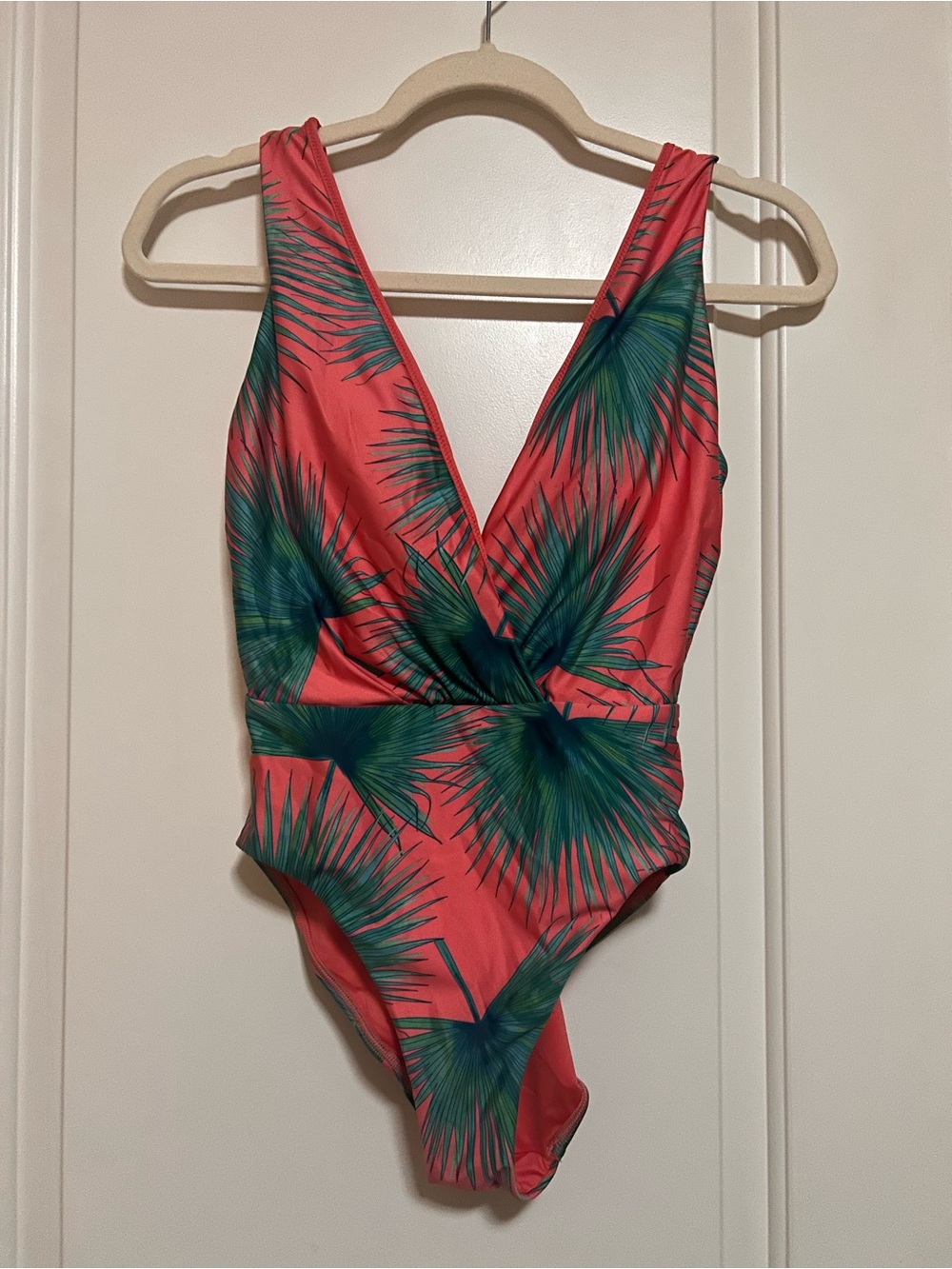 🏝️🌺Like New Vintage Label🌺🏝️ VS Secret Coral One-Piece Swimsuit with Palms🌺